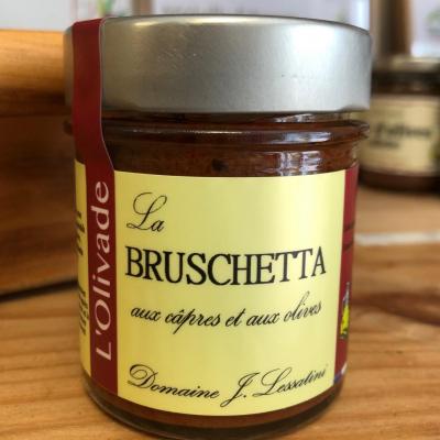Bruschetta with balck olives